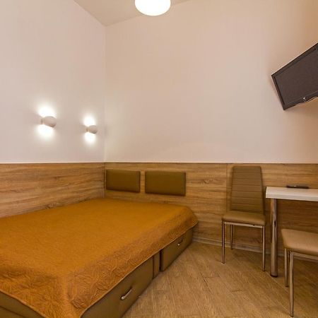 Mini Smart Apartments On Shpytalna 13- Economy Apartment Лвив Екстериор снимка