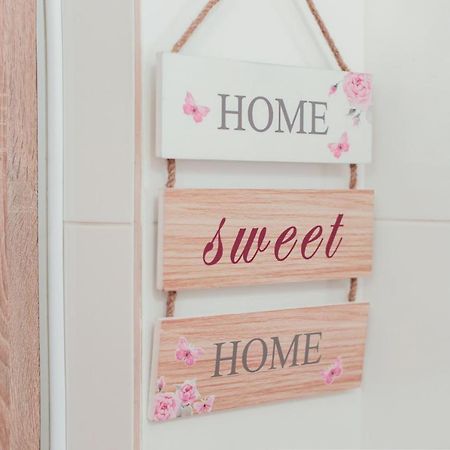 Mini Smart Apartments On Shpytalna 13- Economy Apartment Лвив Екстериор снимка