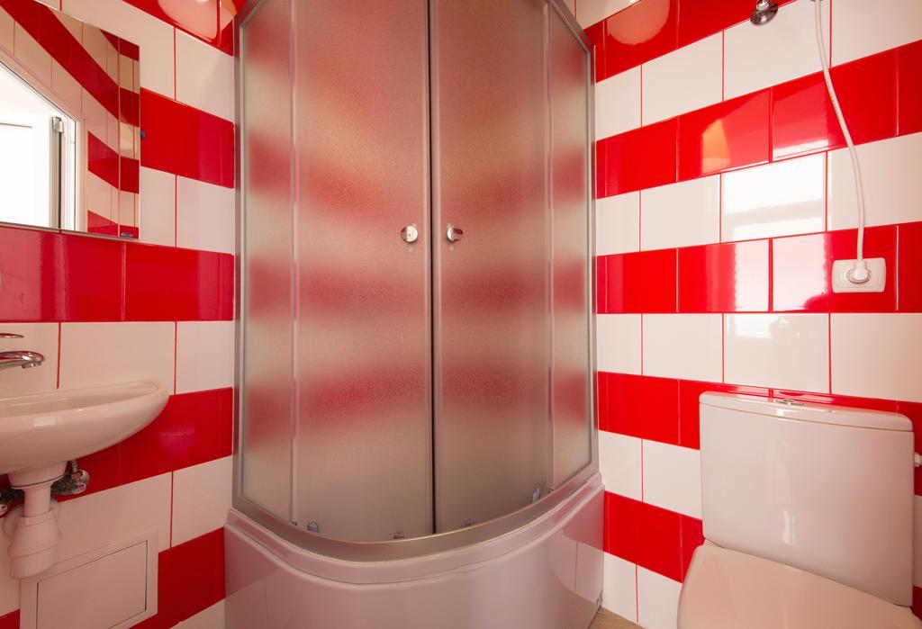 Mini Smart Apartments On Shpytalna 13- Economy Apartment Лвив Екстериор снимка