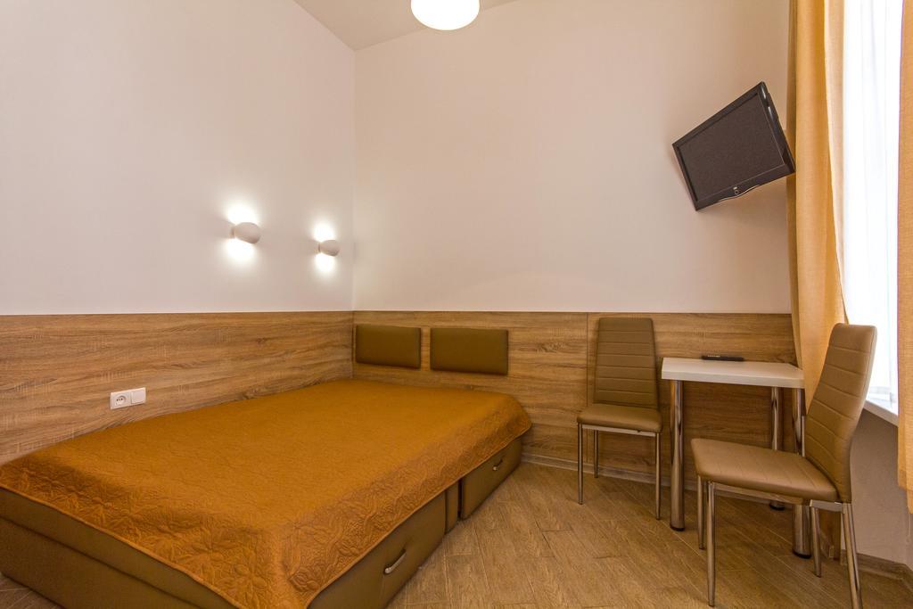 Mini Smart Apartments On Shpytalna 13- Economy Apartment Лвив Екстериор снимка
