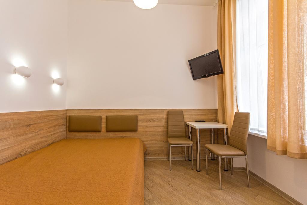 Mini Smart Apartments On Shpytalna 13- Economy Apartment Лвив Екстериор снимка